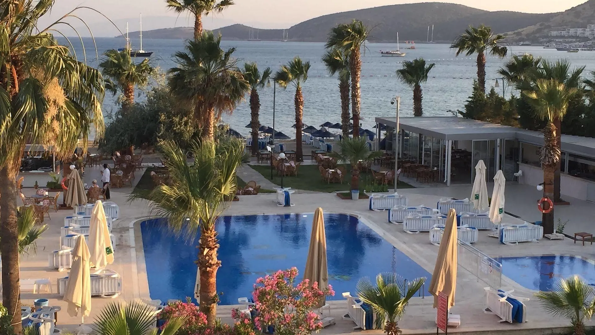 Nagi Beach Hotel location